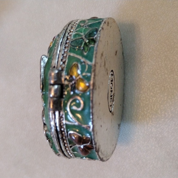 Monet mine butterfly pill box. - Picture 3 of 10